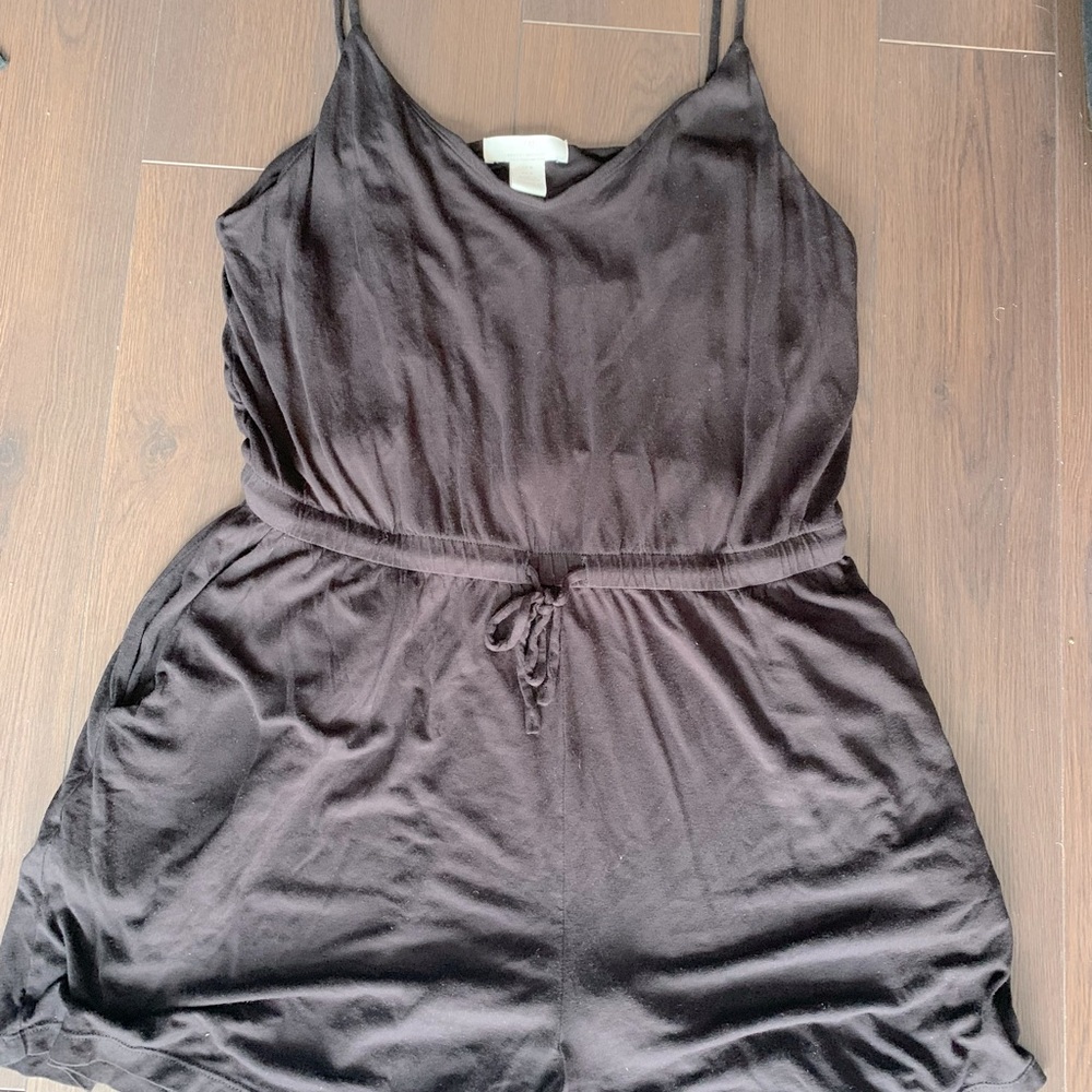 Brand new short romper with pockets